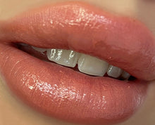 Load image into Gallery viewer, Strike Lipgloss